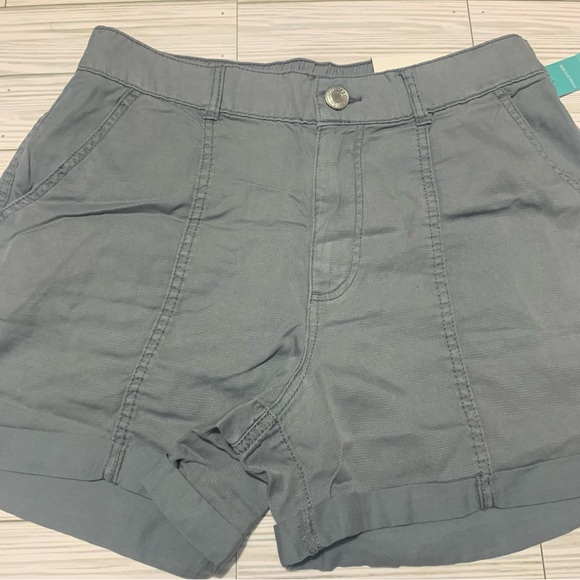 Maurices weekender gray cargo shorts NWT size medium - Picture 2 of 6